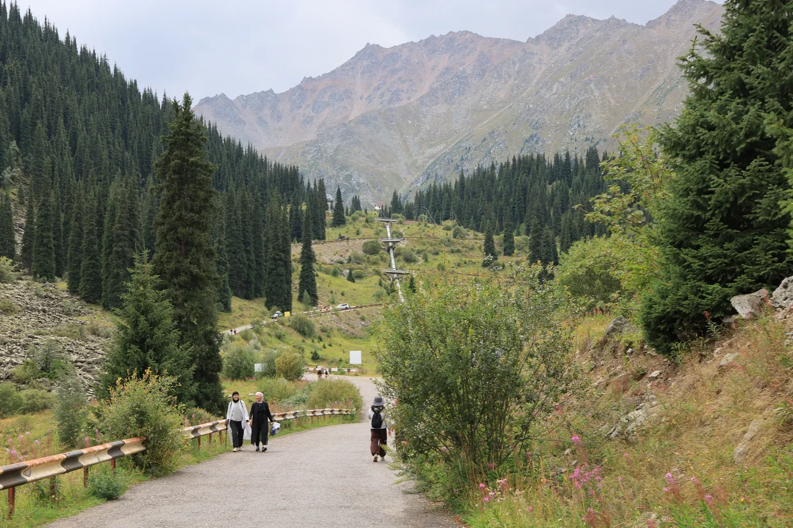 Most of the remaining ascent is by road. And you can see the finishing line from here (a house near the lake).
