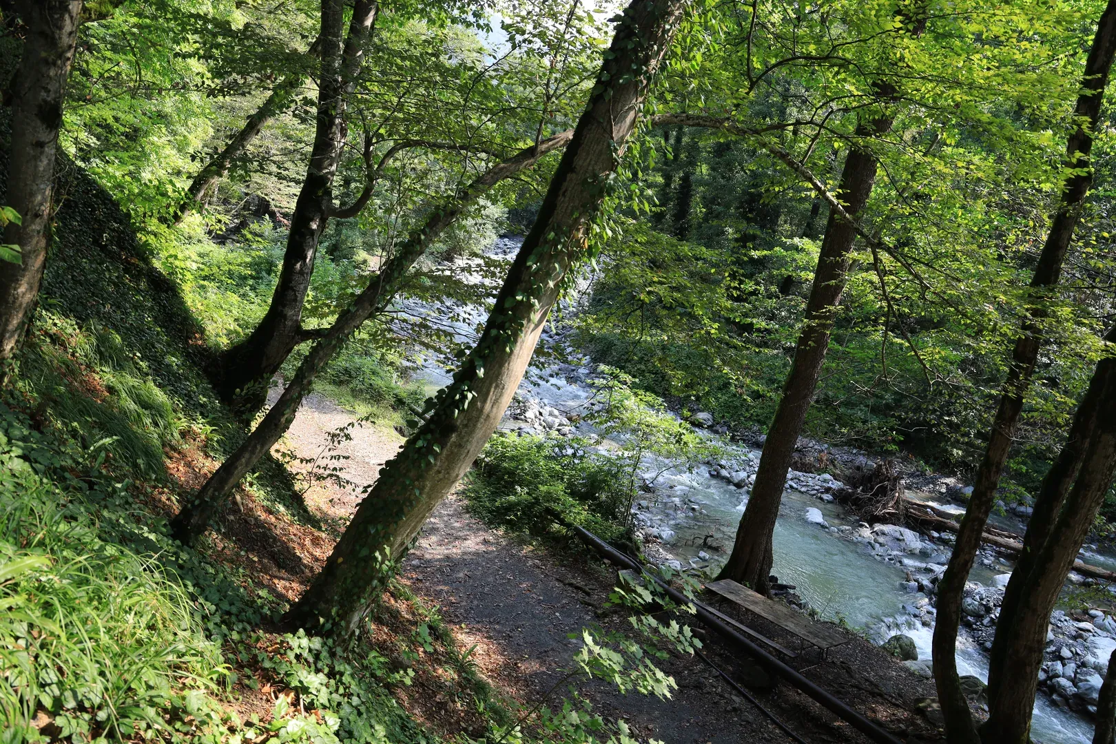 The start of the route is where a lot of people camp near the Ninoskhevi river.