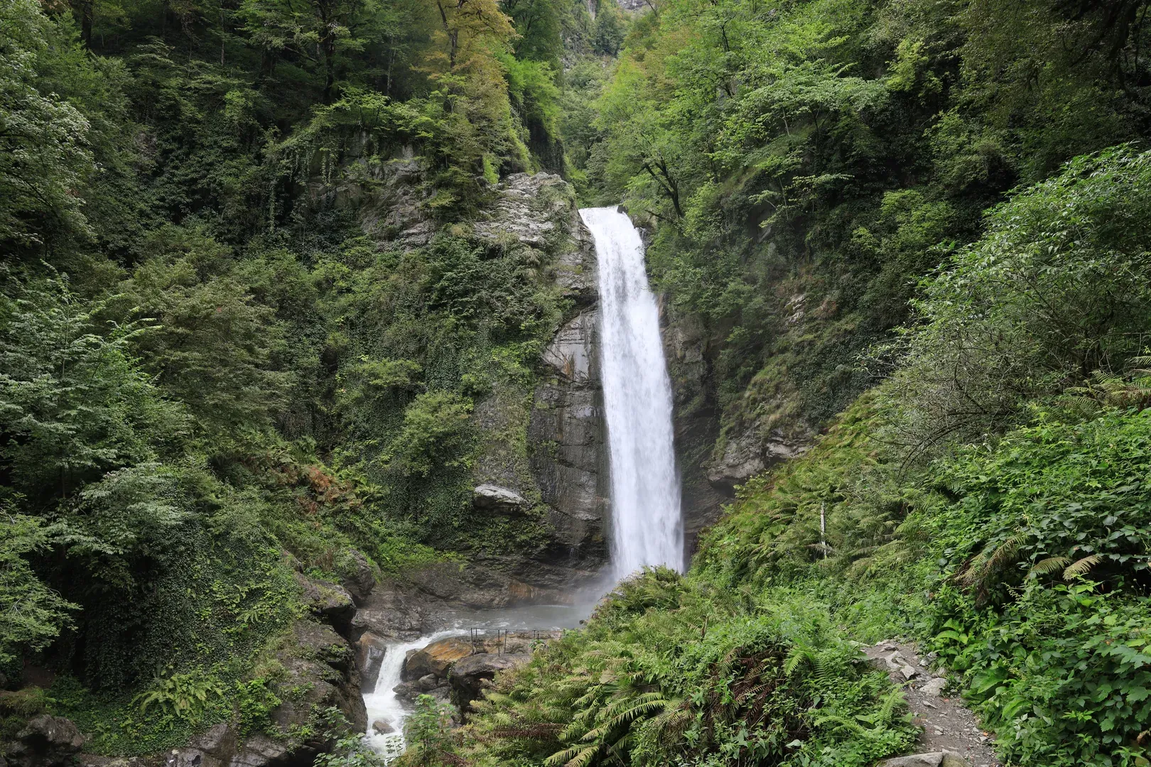 Another view of the waterfall.